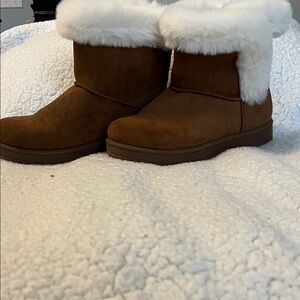 Womans Chestnut Suede Faux Fur Cuff Short Boots